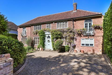 4 bed property, in Drakes Close, £2,195,000