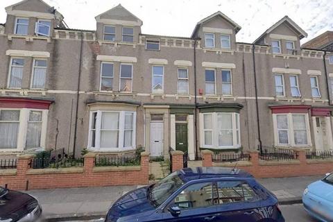 1 bed property, in Flat 4, £10,000
