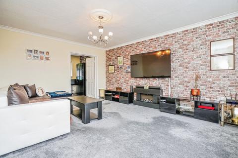 3 bed property, in Wheelwright Close, £237,499