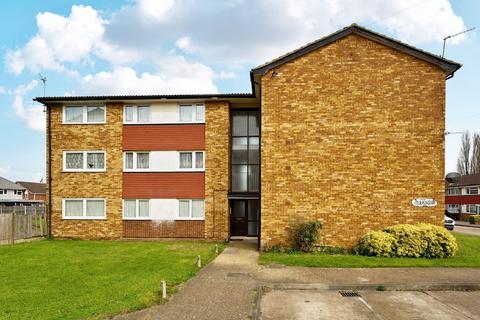 2 bed property, in Great Cullings, £190,000