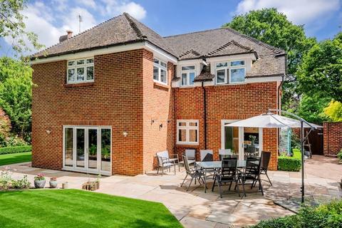 5 bed property, in Beechdene, £1,100,000