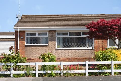 2 bed property, in Winchester Close, £140,000