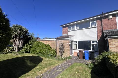 3 bed property, in Bollin Walk, £240,000