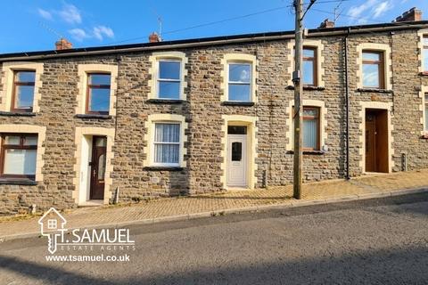 4 bed property, in James Street, £135,000