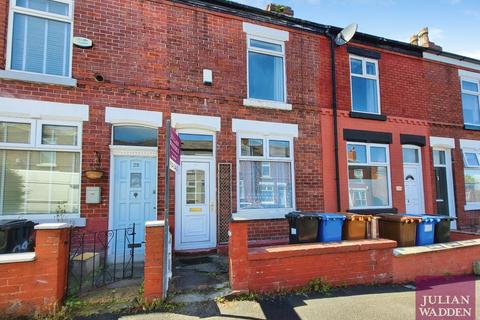 2 bed property, in Farr Street, £200,000