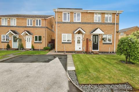 2 bed property, in Waterways Drive, £210,000