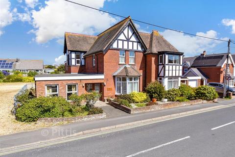11 bed property, in The Avenue, £650,000