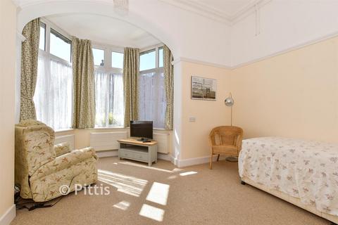 11 bed property, in The Avenue, £650,000