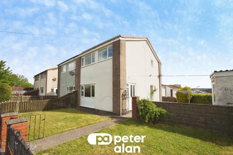 3 bed property, in Hengoed Avenue, £165,000