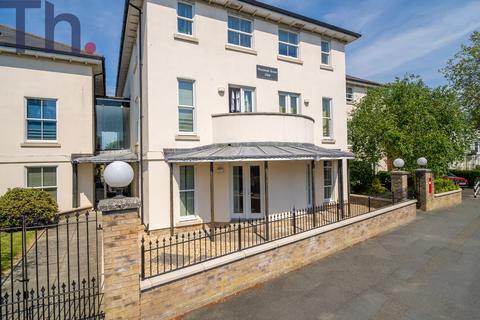 1 bed property, in 82 Carisbrooke Road, £130,000