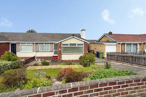 2 bed property, in Whitefield Crescent, £125,000