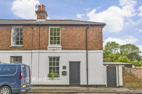 2 bed property, in North Street, £260,000