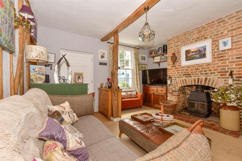 2 bed property, in North Street, £240,000