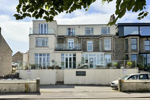 2 bed property, in Mount Wise, £215,000