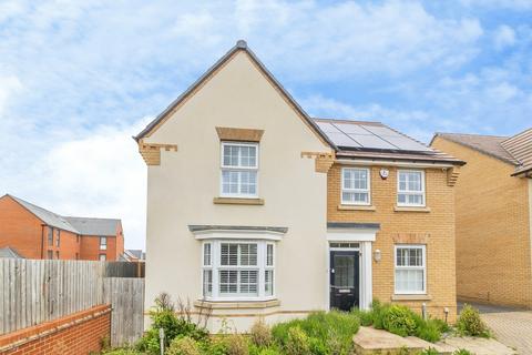 4 bed property, in Campion Close, £600,000