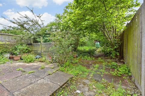 2 bed property, in Northbourne Road, £200,000