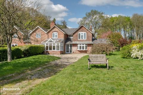 3 bed property, in Sydmonton, £675,000