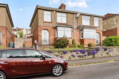 3 bed property, in Queens Road, £345,000