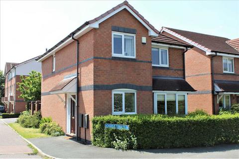 3 bed property, in Castle Court, £295,000