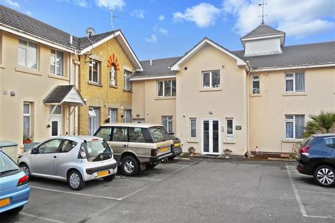 2 bed property, in Westfield Avenue, £80,000