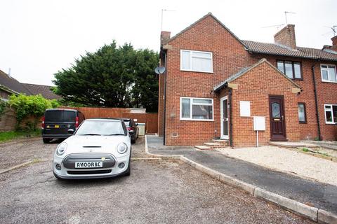 1 bed property, in Campion Gardens, £150,000