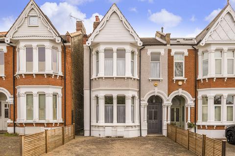 4 bed property, in Montague Road, £1,350,000