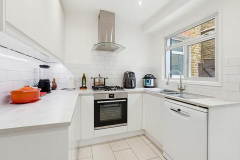 4 bed property, in Montague Road, £1,350,000