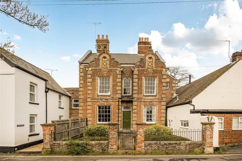 6 bed property, in Wilcot Road, £750,000