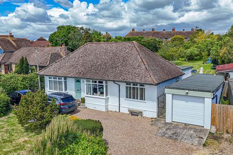 3 bed property, in Main Road, £550,000