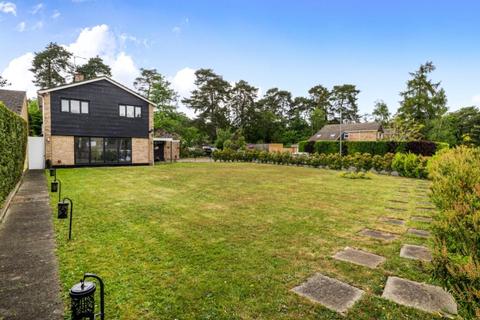4 bed property, in Arden Close, £875,000