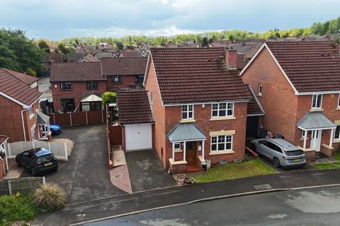 4 bed property, in Peregrine Grove, £300,000