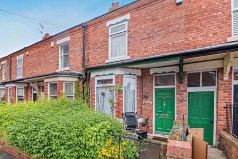 2 bed property, in Second Avenue, £350,000