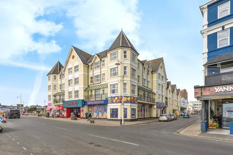 1 bed property, in Lennox Street, £50,000