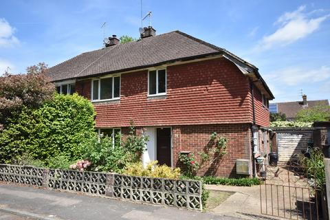 4 bed property, in Horley, £400,000