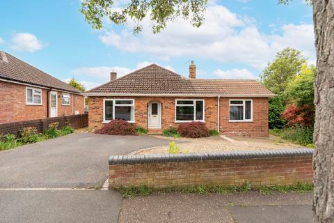 5 bed property, in Sparhawk Avenue, £375,000