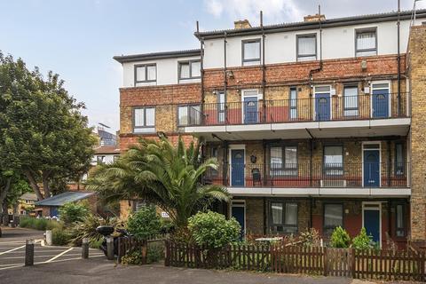 1 bed property, in Elim Estate, £325,000