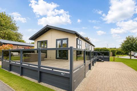2 bed property, in Monkton Street, £215,995