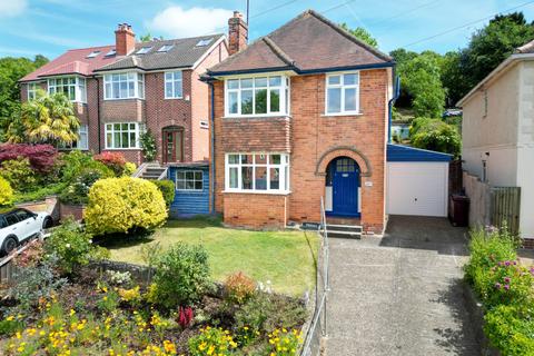3 bed property, in Hemdean Road, £650,000