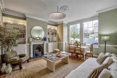 2 bed property, in Cromford Road, £675,000