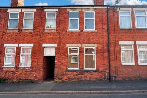 2 bed property, in Victoria Street, £140,000