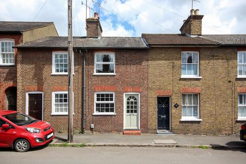 2 bed property, in George Street, £475,000