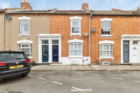 2 bed property, in Alcombe Road, £190,000