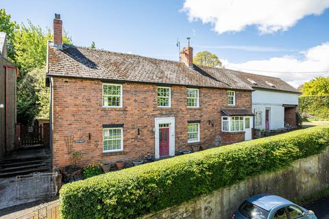 4 bed property, in High Street, £295,000