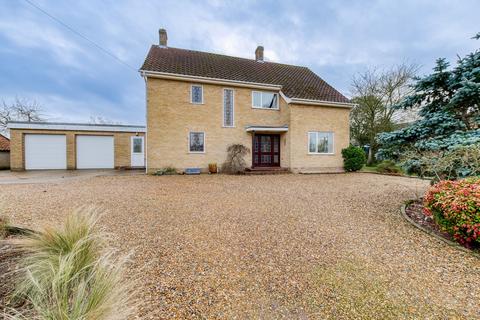 4 bed property, in Hall Road, £550,000