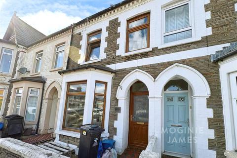 2 bed property, in Moy Road, £285,000