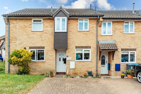2 bed property, in Mickfield Mews, £205,000
