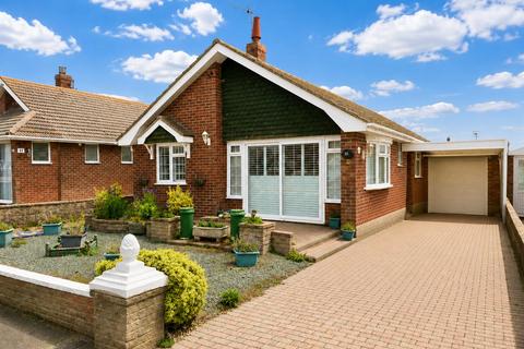 3 bed property, in Lincoln Avenue, £429,999