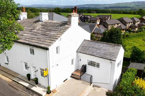 3 bed property, in Whins Lane, £450,000