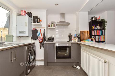 2 bed property, in London Road, £210,000