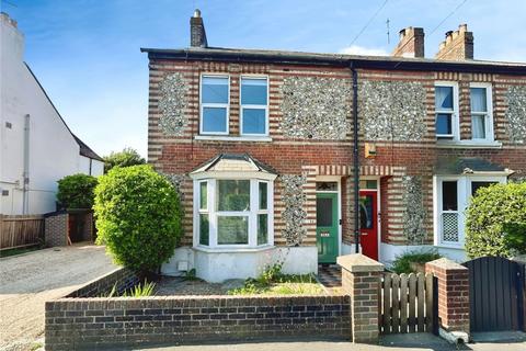 1 bed property, in Spitalfield Lane, £215,000